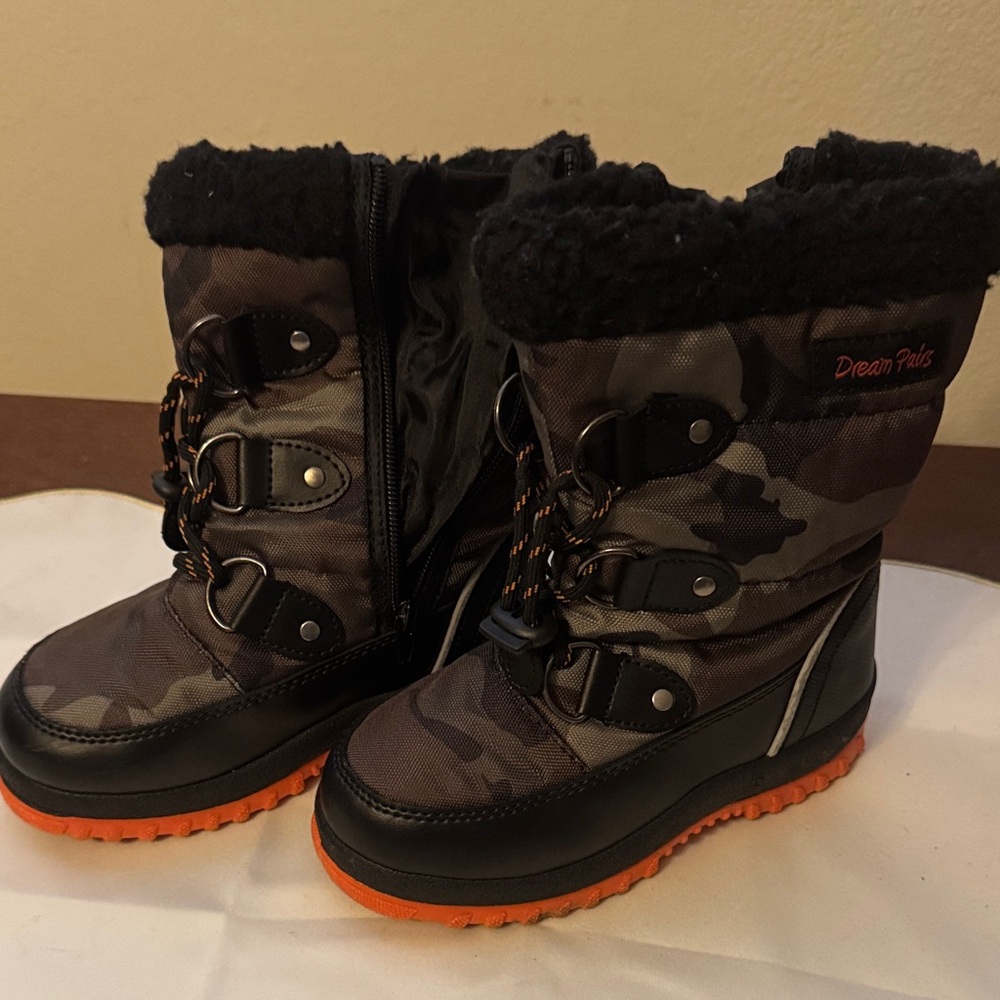 Dream Pairs Camouflage Boots with Orange Soles